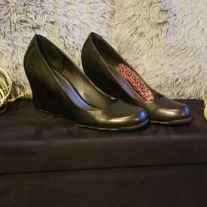 Kenneth Cole Reaction wedges